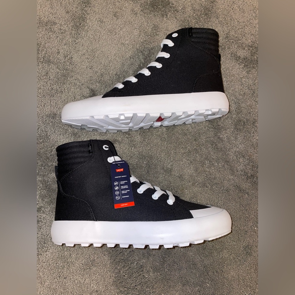 NWT Levi’s Women’s Olivia Black Jean Material High Top Sneakers Size 10